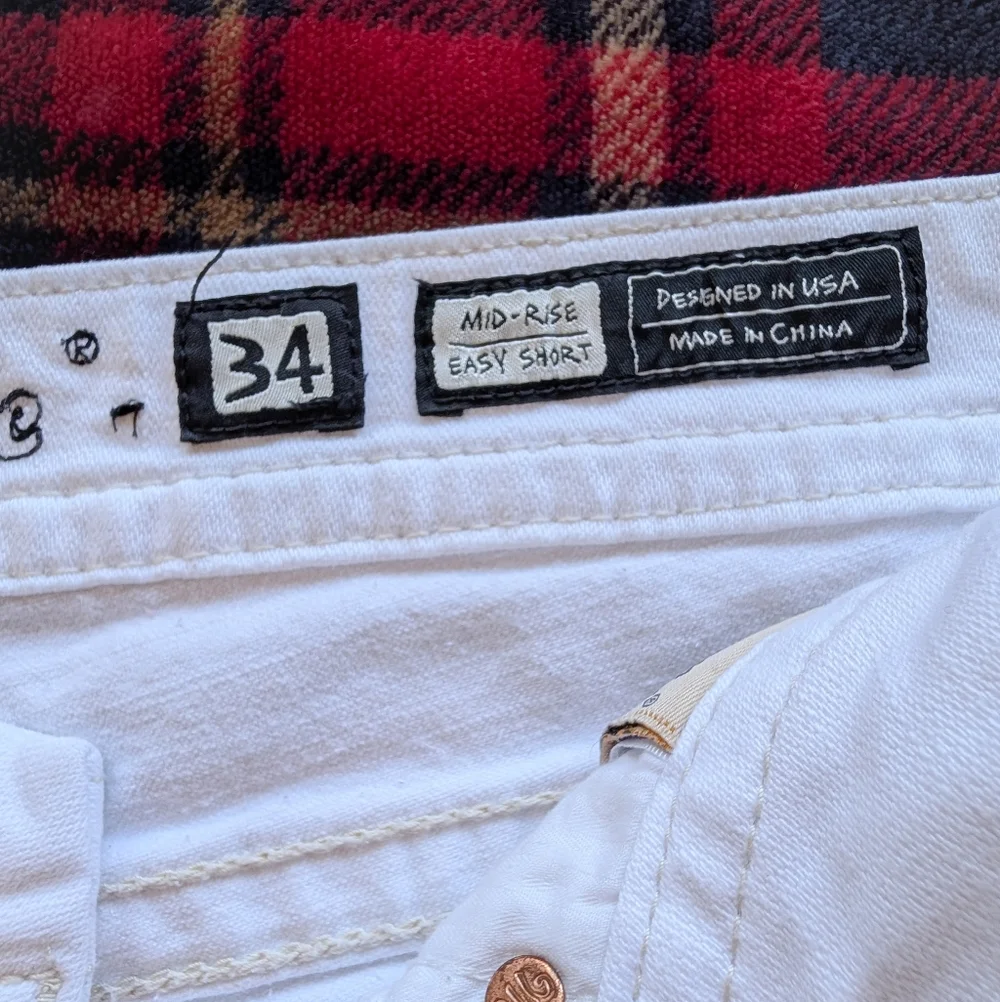 Miss Me White Mid-Rise Easy Shorts - Picture 4 of 4